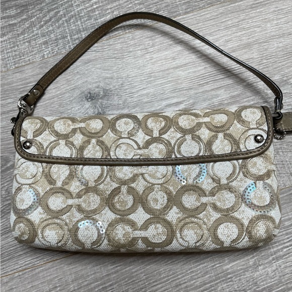 AUTHENTIC ✨COACH✨ SEQUIN ACCENTED WRISTLET - Picture 3 of 6